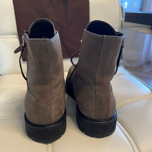 Cesare Paciotti Men's Suede Boots,Size 9 (US Sizing),Color Grey. - Picture 2 of 10